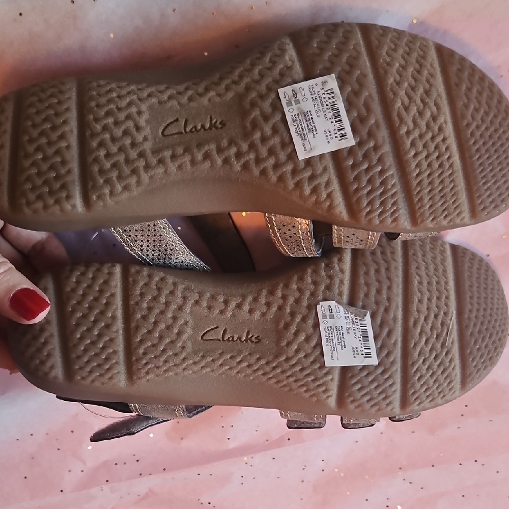 Clarks Women's Tan Strappy Sandals - Picture 9 of 12